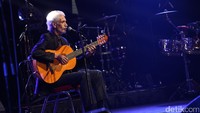 Mereka juga tampil bersama musisi Paulinho Garcia. Foto: Hanif/detikHOT