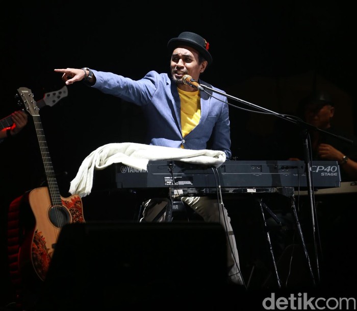 Glenn Fredly Bikin Sore Makin Bersemangat di BNI Java Jazz