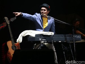 Glenn Fredly dan Gayanya Bertopi yang Akan Selalu Dikenang