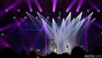 Keberhasilan Glenn Fredly dalam meramu lagu semakin terlihat dalam album selanjutnya, yakni Kembali (2000) dengan hits Kasih Putih, Rame-Rame, hingga Kembali. Asep/detikHOT