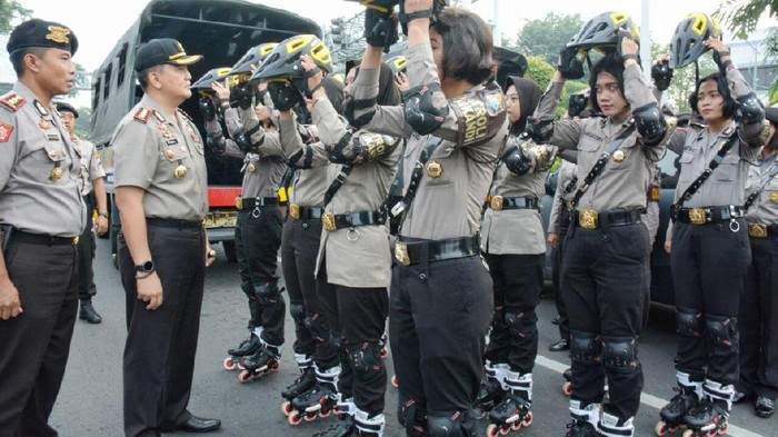 Tim Srikandi Besutan M Iqbal Menenangkan Warga di CFD Surabaya