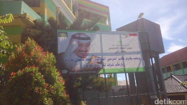 Spanduk Penyambutan Raja Salman Ada di '5 Rumah Ibadah' Bali