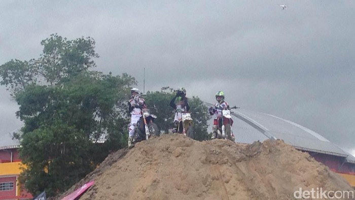 Aksi Freestyler Semarakkan Ajang Indo MXGP