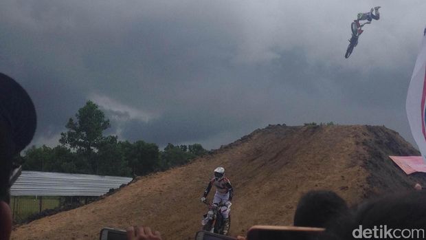 Aksi <I>Freestyler</I> Semarakkan Ajang Indo MXGP