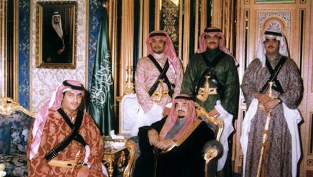  Pangeran Mohammed adalah putra kedua dari Raja Fahd bin Abdulaziz Al Saud.