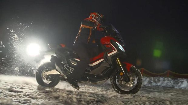 Pebalap MotoGP Marc Marquez beraksi dengan Honda X-ADV