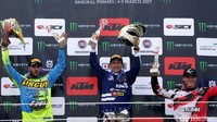 Para pebalap yang berada di barisan depan pada race ini.