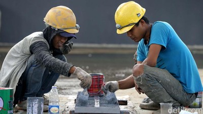 Renovasi Tennis Indoor Senayan