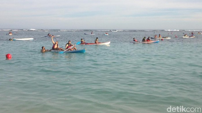 Suasana Pantai Pandawa Saat Kedatangan Rombongan Raja Salman