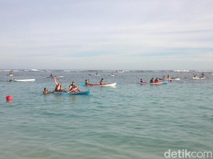 Suasana Pantai Pandawa Saat Kedatangan Rombongan Raja Salman