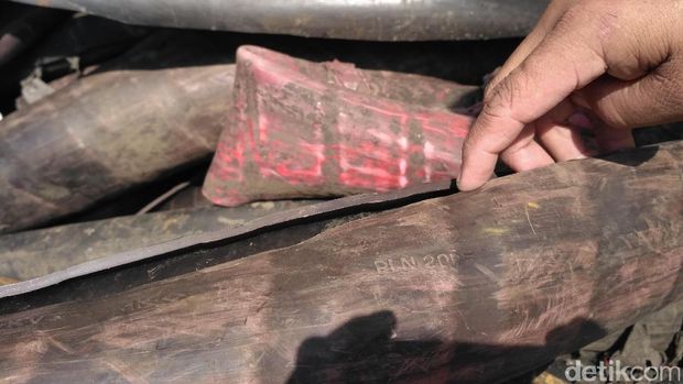 Ini Sampah Kabel yang Diangkut dari Gorong-gorong Gatot Subroto