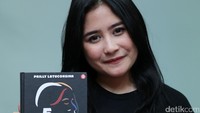 Lewat bukunya tersebut, diharapkan sastra dapat lebih diminati oleh generasi muda.