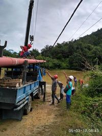 Pasca Banjir di Sumbar, 30 Tiang Listrik Diperbaiki