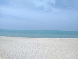 Unik! Pantai Tikus Emas di Bangka