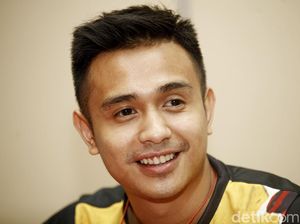 Beredar Video Ajun Perwira Dicekoki Miras oleh Wanita di Kelab Malam