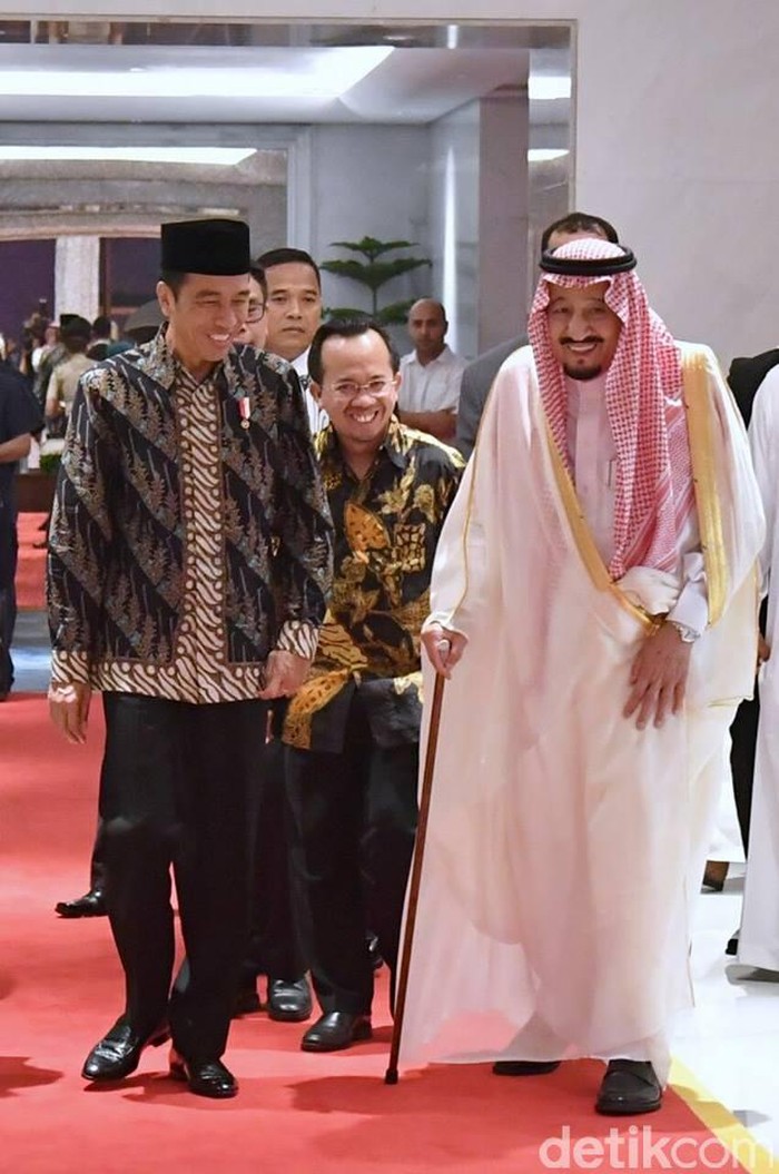 Ada Biskuit di Saku Penerjemah Presiden