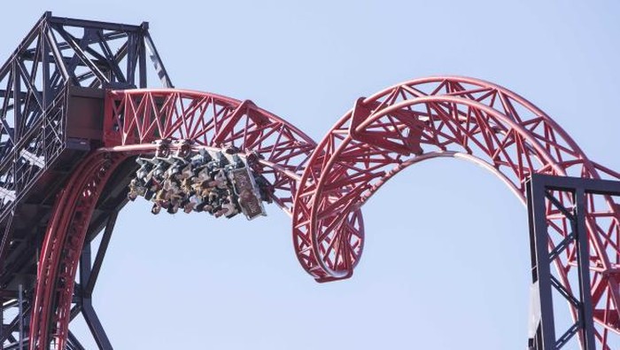 Rollercoaster Dreamworld Australia Berhenti Mendadak, 8 Orang Terjebak