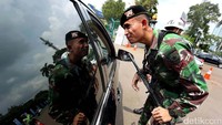 Penjagaan ketat juga dilaksanakan di pintu masuk stadion Gelora Bung Karno yang berada di kawasan JCC Senayan.