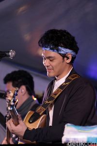 The Overtunes.