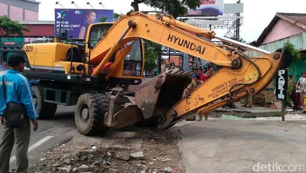 Lanjutkan Proyek FR Barat, 18 Bangunan di Wonokromo Dibongkar