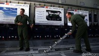 Pesawat ini dapat mengangkut muatan berat dengan ukuran besar seperti kendaraan tempur militer lapis baja, atau mengangkut eskavator untuk misi kemanusiaan.