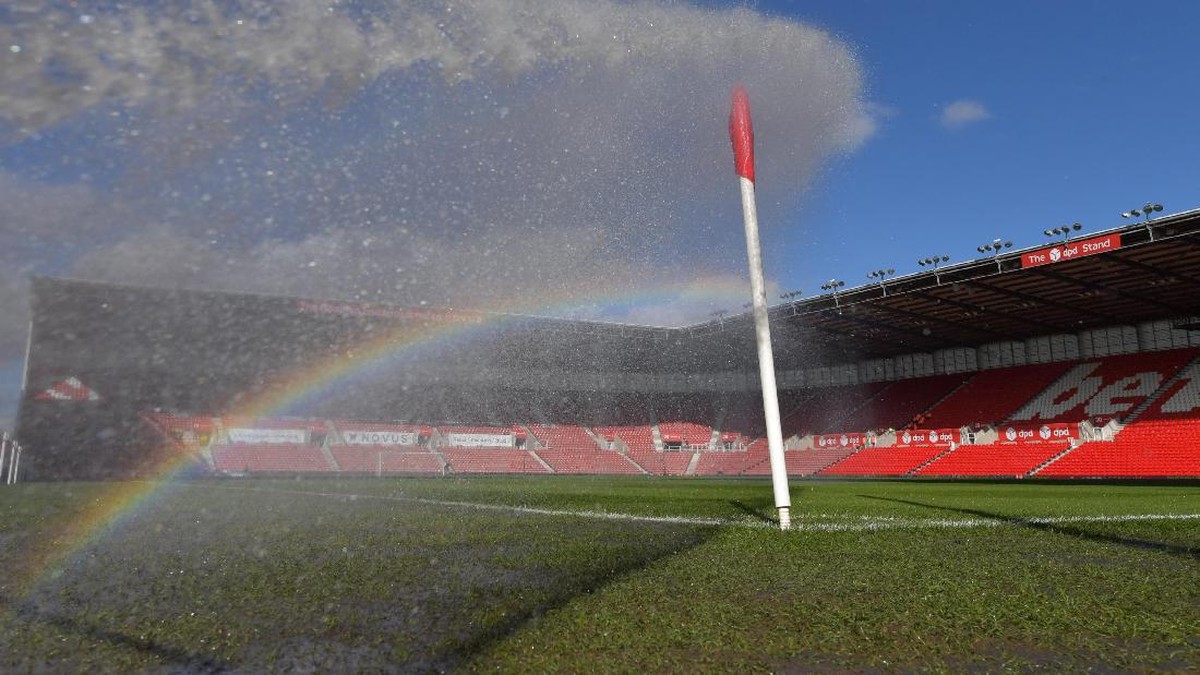 Foto ilustrasi lapangan sepakbola: Reuters / Anthony Devlin