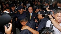 Otoritas Malaysia telah memberi tenggat waktu 48 jam kepada Kang Chol untuk angkat kaki dari Malaysia. Tenggat waktu ditetapkan setelah pada Sabtu (4/3) malam, Kementerian Luar Negeri Malaysia menyatakan persona non grata dan mengusir Dubes Kang Chol. REUTERS/Lai Seng Sin.