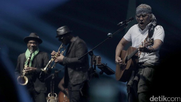 Penampilan Iwan Fals di panggung Java Jazz Festival 2017.