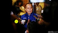 Wakil Ketua Partai Demokrat, Syarief Hasan memberikan keterangan pers usai rapat pleno di Menteng, Jakarta, Senin (6/3/2017).