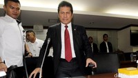 Menpan Asman Abnur hadir di ruang Komite I DPD RI untuk mengikuti rapat kerja.