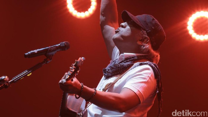 Penampilan Iwan Fals di panggung Java Jazz Festival 2017.