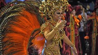 Foto: Salah satu penampil Karnaval Rio 2017 yang tampak seksi dan menggoda. Tahun ini, karnaval dilangsungkan dari 24 Februari hingga 1 Maret 2017 (Vanderlei Almeida/AFP)