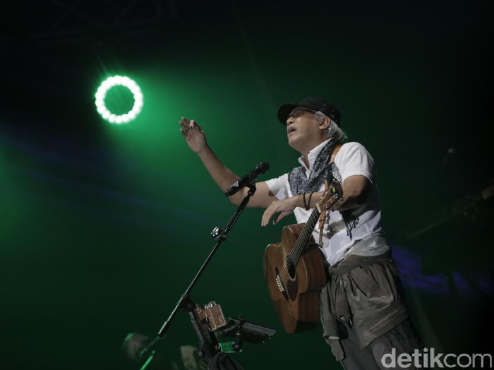 Iwan Fals, Sang Legenda yang Penuh Tenaga di BNI Java Jazz 2017