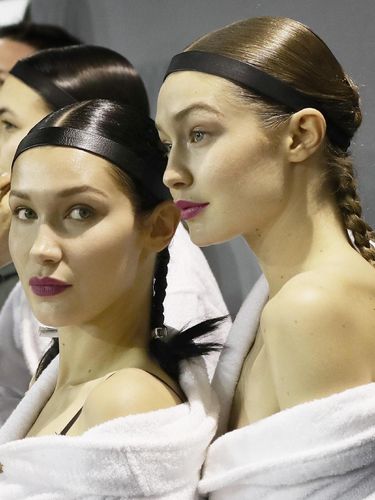 Serunya Cerita Gigi dan Bella Hadid Bisa Bekerja Bersama Jadi Model