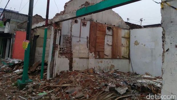 Lanjutkan Proyek FR Barat, 18 Bangunan di Wonokromo Dibongkar