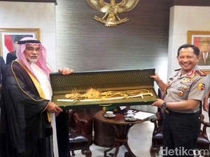 Pedang Emas Hadiah Kerajaan Saudi: Untuk Soeharto sampai Polri