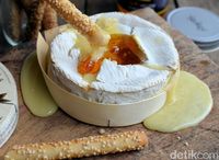Yummy! Meski Berselimut Jamur, Keju Camembert Aman Dimakan dan Kaya Nutrisi