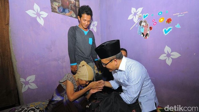Bupati Anas Temui Warga Sakit dan Kurang Mampu di Banyuwangi