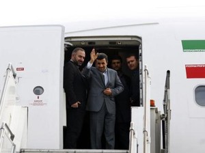 Mantan Presiden Iran Ahmadinejad Terpikat Twitter