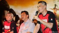 Manajer Tim PB Djarum Fung Permadi memberikan keterangan terkait program Audisi Umum Djarum Beasiswa Bulutangkis 2017.
