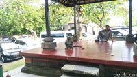 Cerita Turis Yang Diganggu Monyet Usil Di Pura Uluwatu Bali