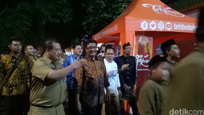 Usai Pelantikan Plt Gubernur, Djarot Resmikan Pujasera Blok S