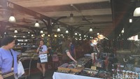 Pasar ini benar-benar lengkap dan variatif, pantas aja disebut sebagau pusat oleh-oleh (Angga/detikTravel)