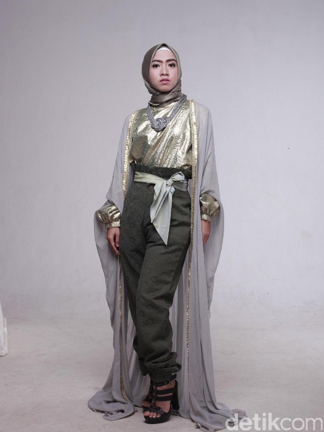 Wardrobe: Anniesa Hasibuan. Fotografer: Zaky Akbar. Makeup Artist: Vivi Thalib. Stylist: Arina Yulistara. Model: Denta Haritsa (Juara 1 Sunsilk Hijab Hunt 2016)