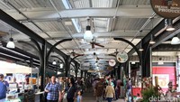 Pasar serba ada ini panjangnya sekitar 6 blok dimulai dari Cafe du Monde di sekitar taman Jackson Square (Angga/detikTravel)