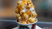 Caramel cheese combo punya sensasi rasa yang manis dan asin. Semakin nikmat dipadu dengan es krim vanilla yang super lembut.