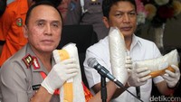 M Iriawan memperlihatkan barang bukti sabu di Mapolda Metro Jaya.