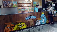 Sweet Monster menjadi gerai es krim asal Korea yang sudah ada sejak tahun 2014. Gerai ini berada di Plaza Indonesia.