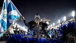 Panas! Lenggak-lenggok Penari Seksi di Karnaval Rio 2017