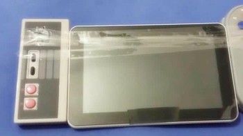 Netizen yang satu ini cukup kreatif, karena membuat Nintendo Switch dengan cara menempelkan tablet dengan dua buah kontroler lawas Nintendo. (Foto: internet)